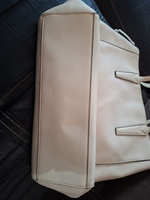 Дамка чанта Guess
