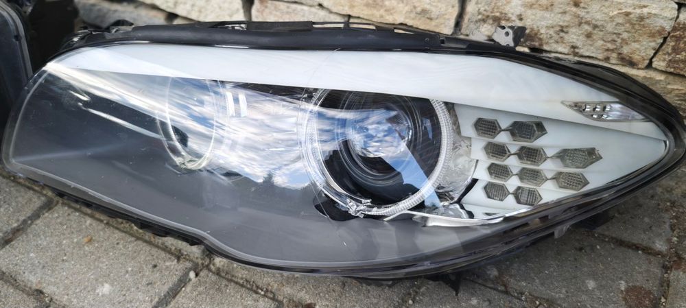 Продавам предни фарове на BMW