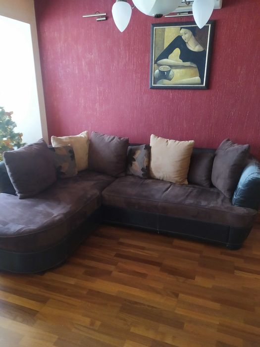 Диван ъглов разтегателен с повдигащ механизъм и възможност за багаж