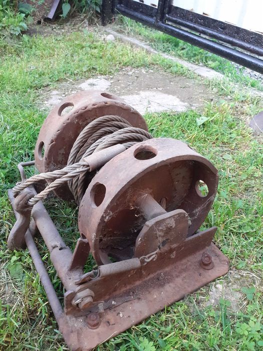 Продам ручную лебедку с тросом