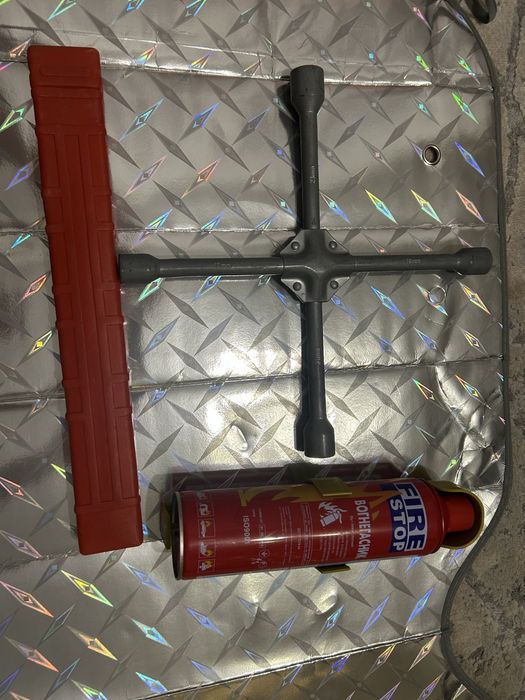 Продам акссесуары и инструменты для авто