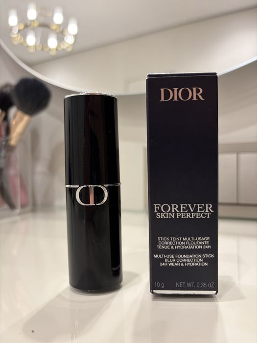 ПРОДАМ тональный стик от  Dior