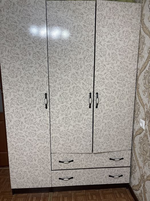 Продается ковер и шкафы