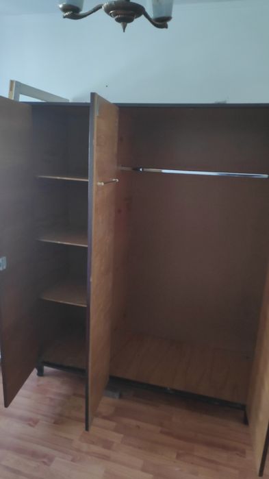 Vând mobila de dormitor.