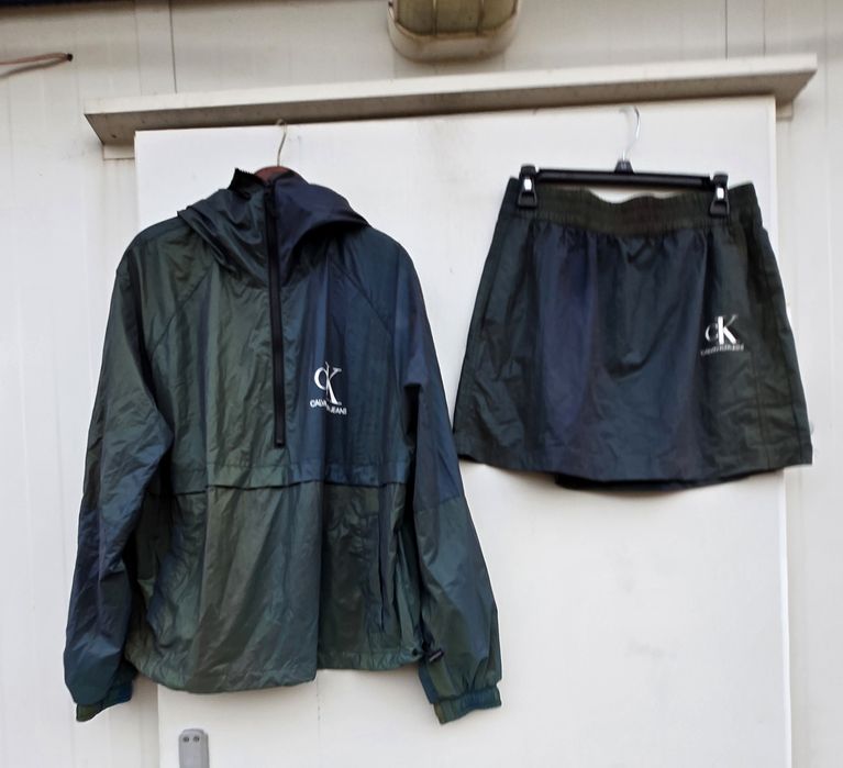 Calvin Klein уникален дамски екип къса пола с горница нов хамелеон  Л