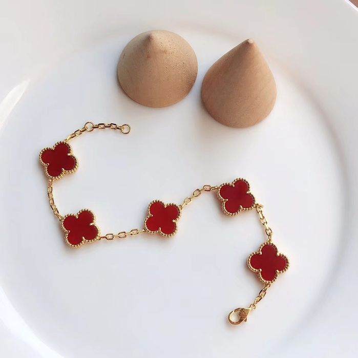 Красиви дамски гривни