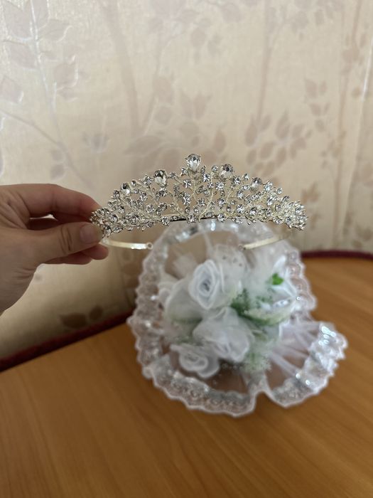 Продам свадебное платье с букетом и короной!