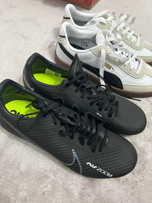 Ghete de fotbal și adidasi