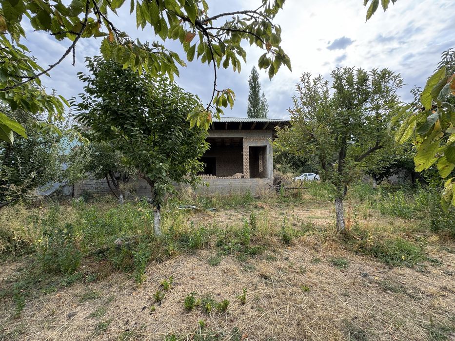 Dacha sotiladi 10 sutix