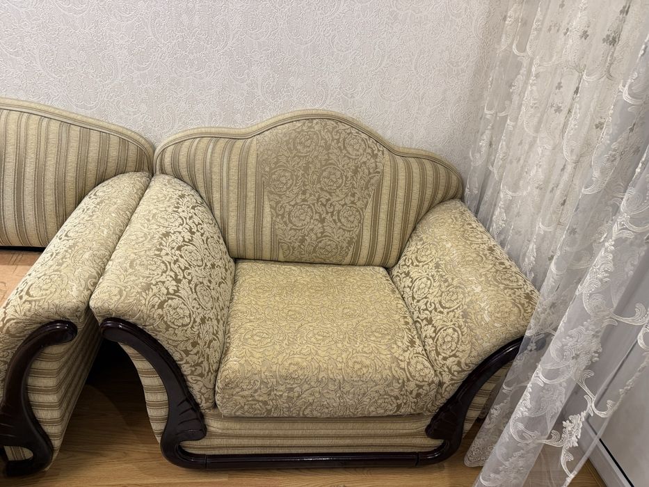 Продается комплект диванов
