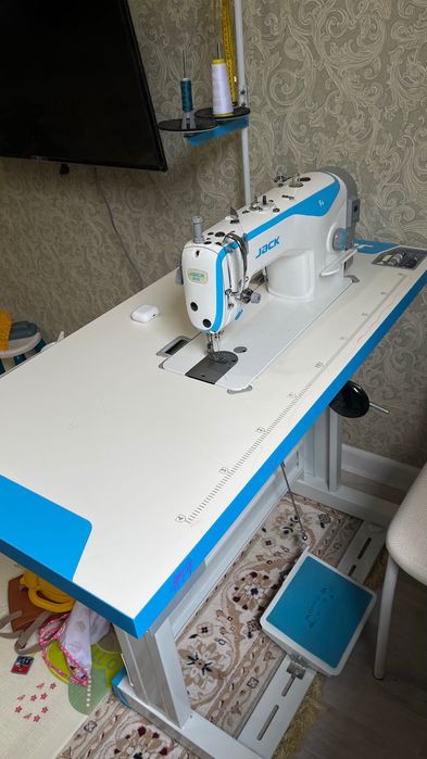 Продаю швейную машинку