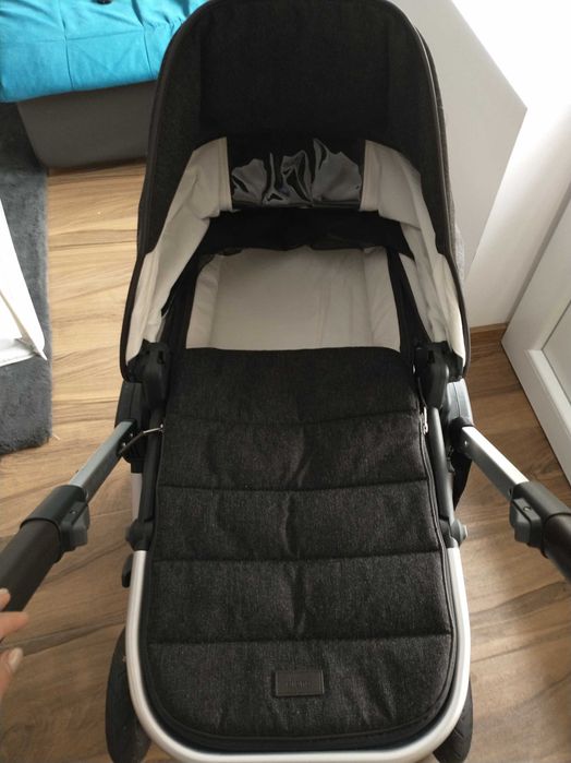 Количка за бебе.