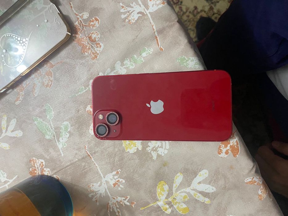 Телефон Apple 13 Red