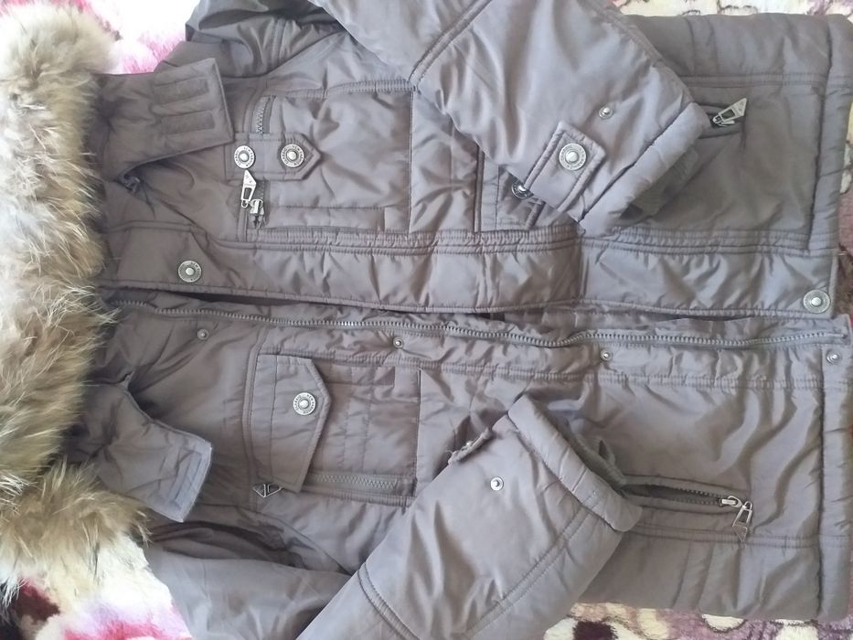 Продам детские зимние куртки