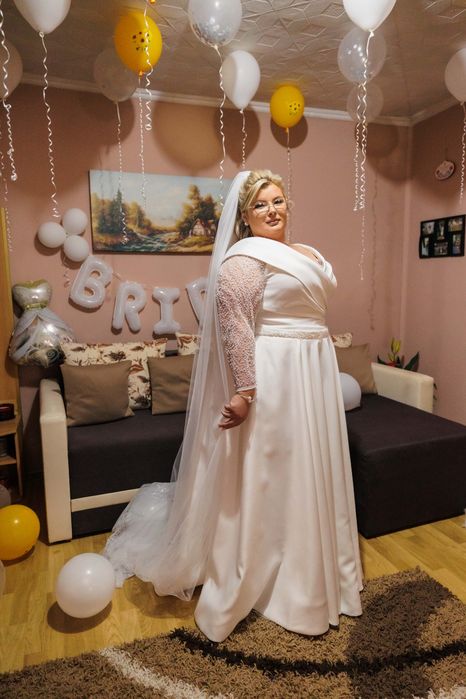 Rochie de mireasa , marime mare . Mai multe detalii in privat