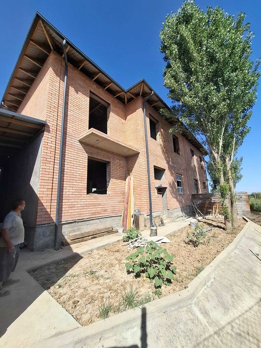 Продаётся Дом -  коробка 
3.5 соток ,8 комнат + подвал