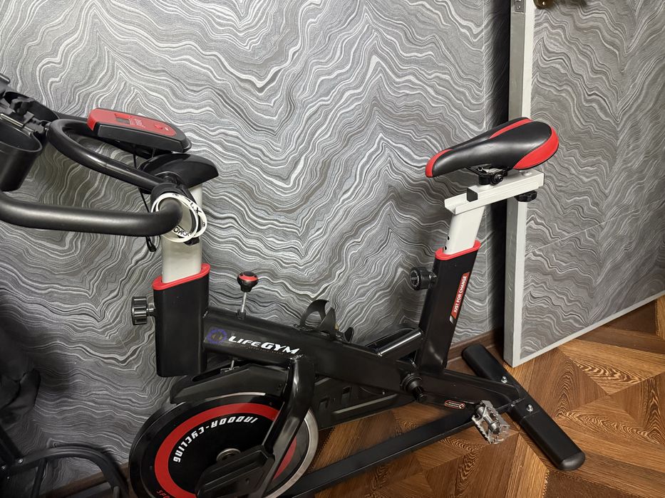 Продается велотреножор в отличном состояние