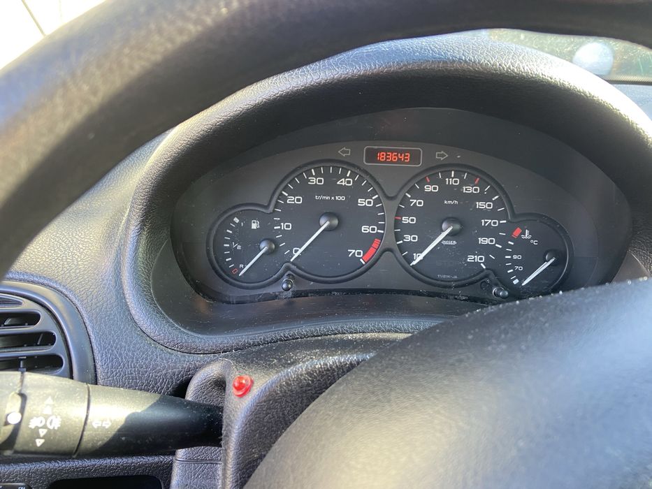 Vand Peugeot 206. Mai multe detalii la telefon