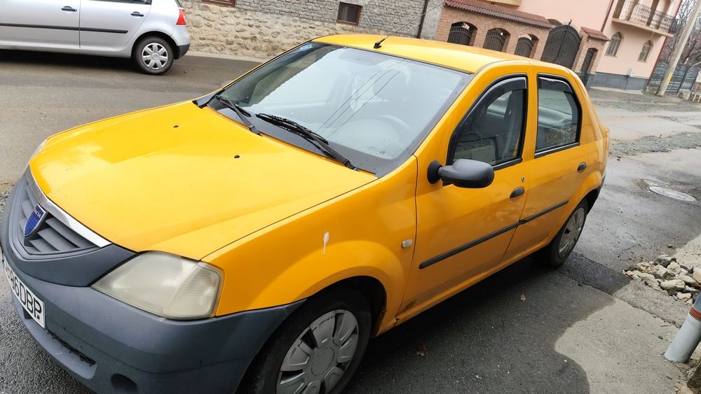 Vând Dacia Logan