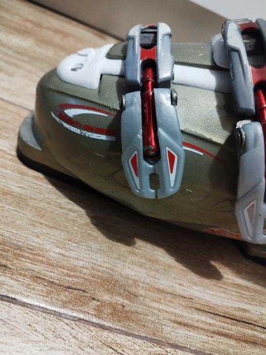 Clapari Nordica   marime 25.5 /  295mm   40 lei