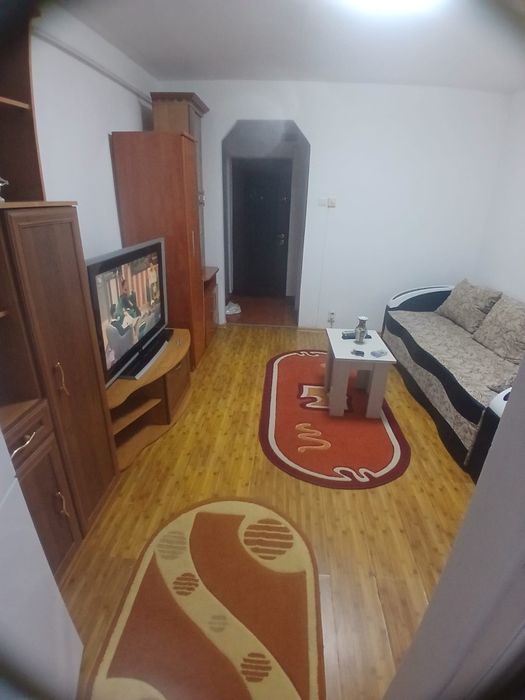 Închiriez garsoniera
