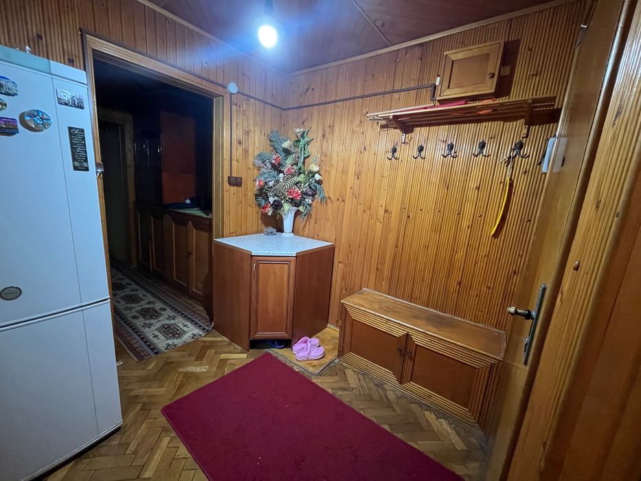 De vanzare - Apartament 3 camere si balcon spatios, decomodat - zona Lipovei