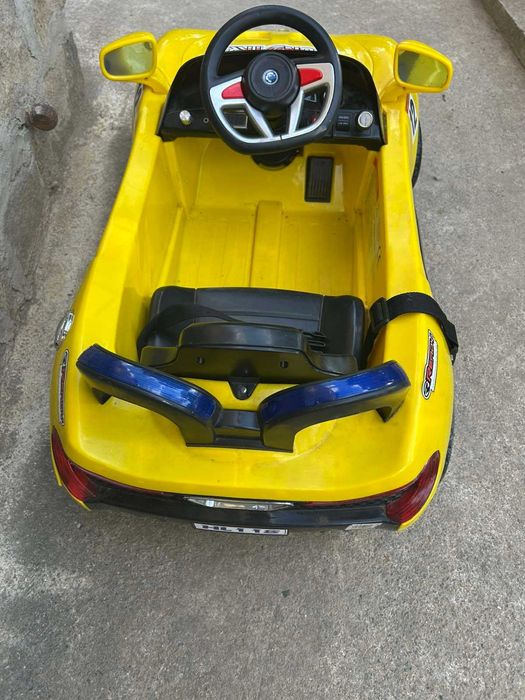 Детска електрическа кола