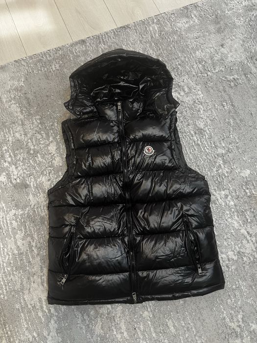 vesta moncler.