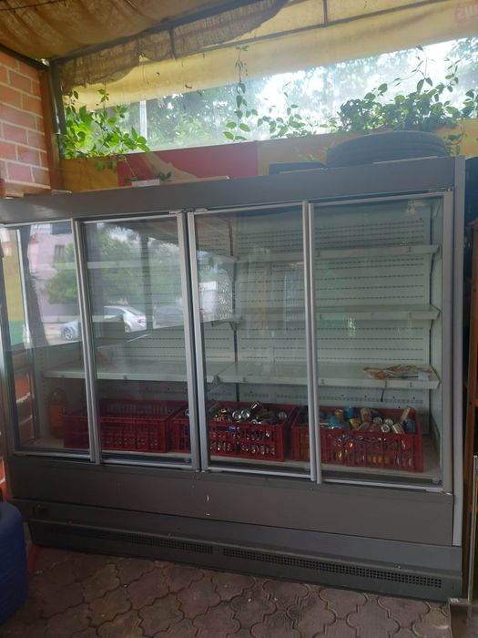 Vitrina frifica în 4 usi. Foarte spatioasa