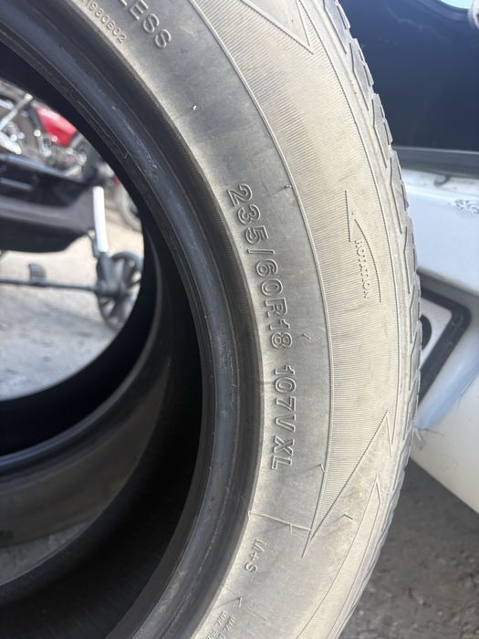 Продам бу шины 235/60/18