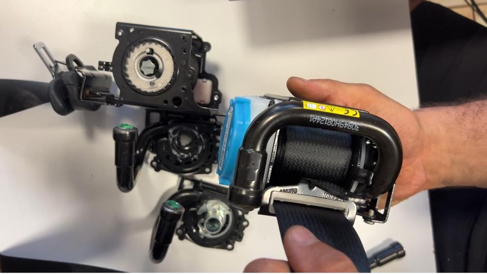 Deblocare centuri auto