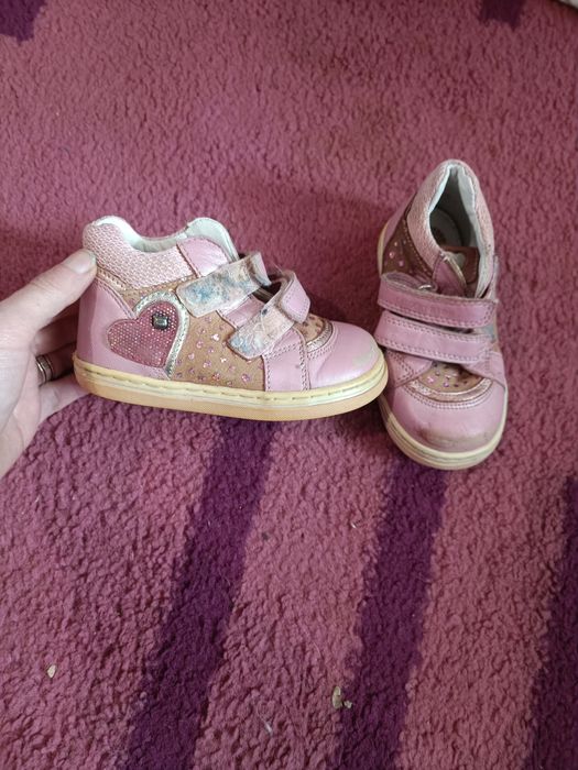 Încaltaminte pentru fete