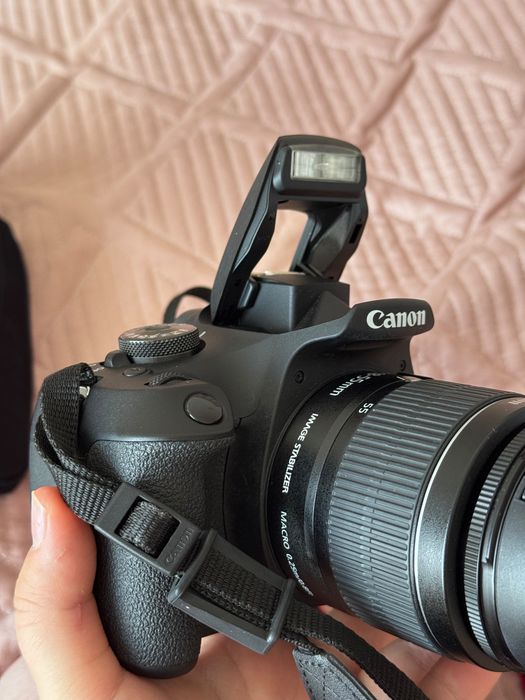Фотокамера Canon.