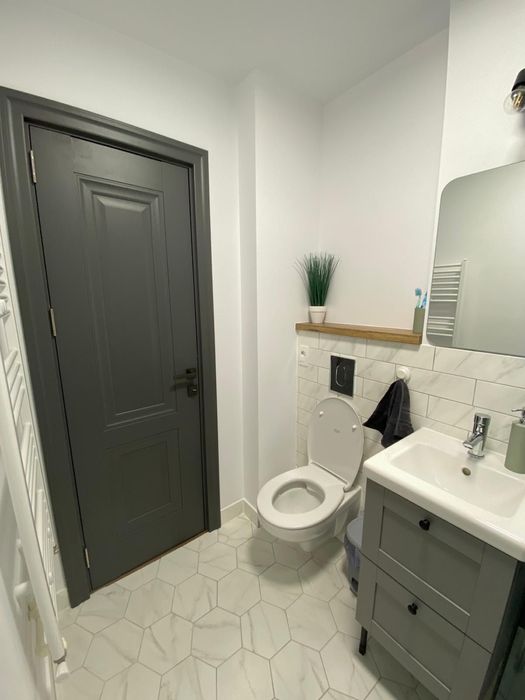 Apartament modern cu 3 camere de inchiriat , ultracentral, etaj 2/4 Craiova