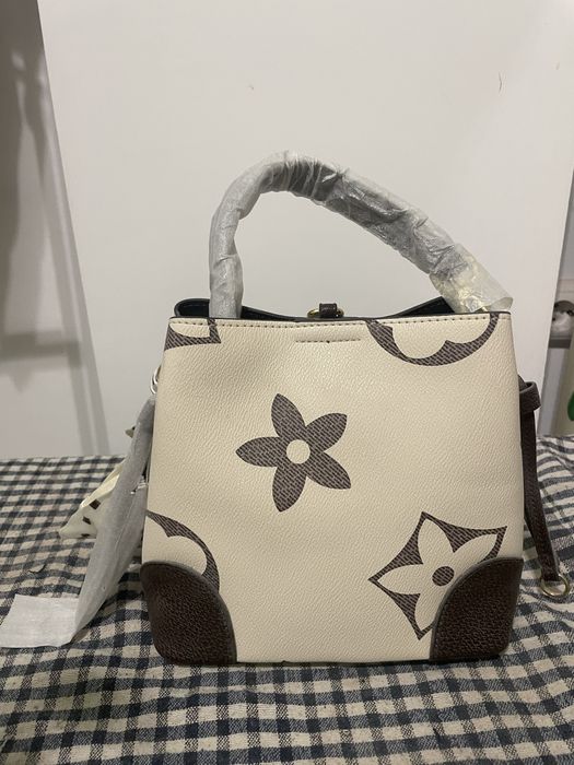 Сумка под луи витон в идеальном состоянии