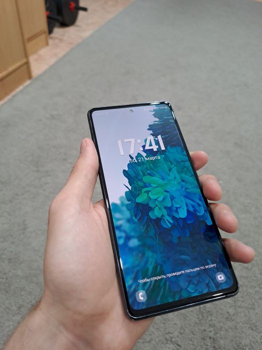 Продам Samsung Galaxy S20 FE