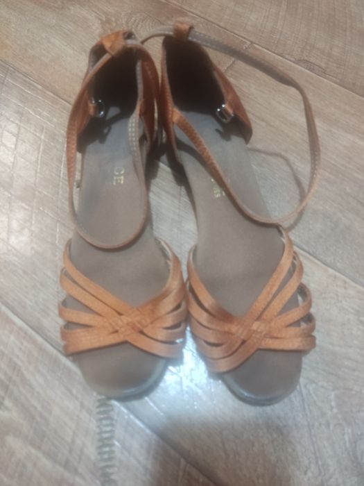 Продам туфли для танцев