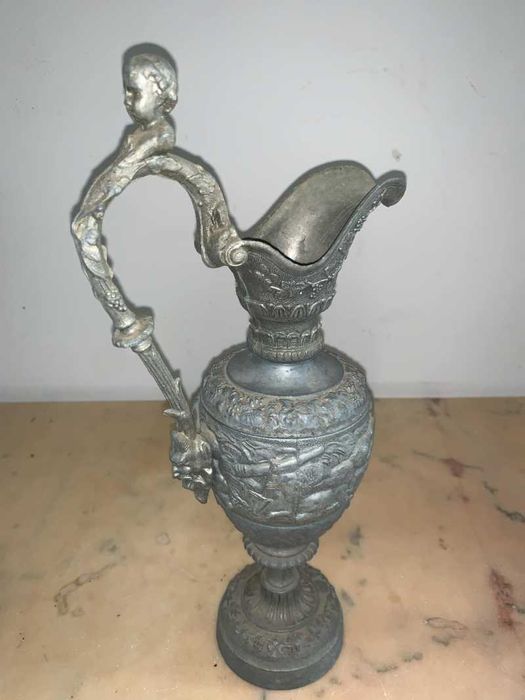 Carafa cu farfurie medievala