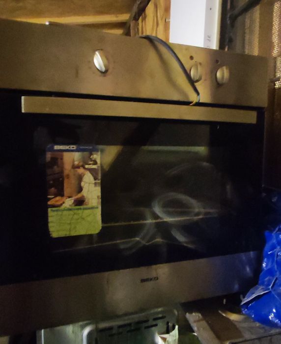 Vând cuptor incorporabil electric Beko