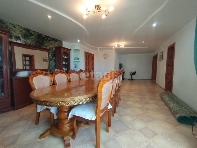 Стол со стульями