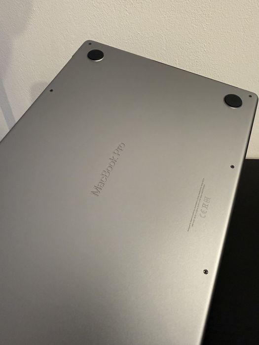 MacBook Pro 14-inch / M2 Pro / 16GB RAM / 512 GB
