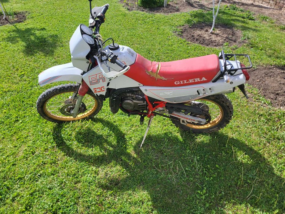 Продавам Gilera Er 200