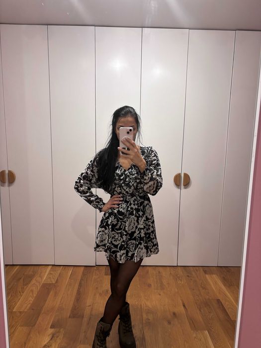 Нова рокля Зара , размер S