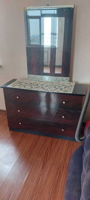 Spalniy garnitur yaxshi holatda, matrasi bilan