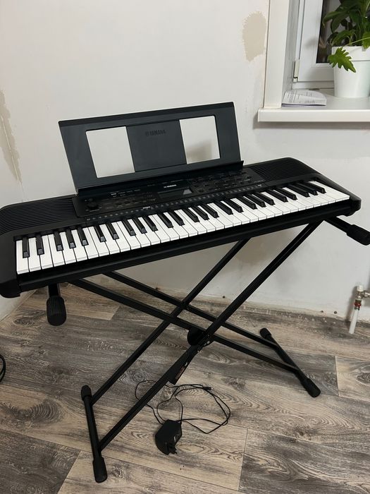 Синтезатор YAMAHA PSR-E273