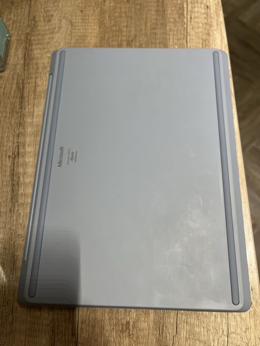 Surface laptop GO i5 10gen 8gb 128 ssd 10 дюймовый