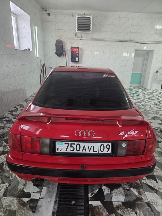 Продаю ауди 80 б4