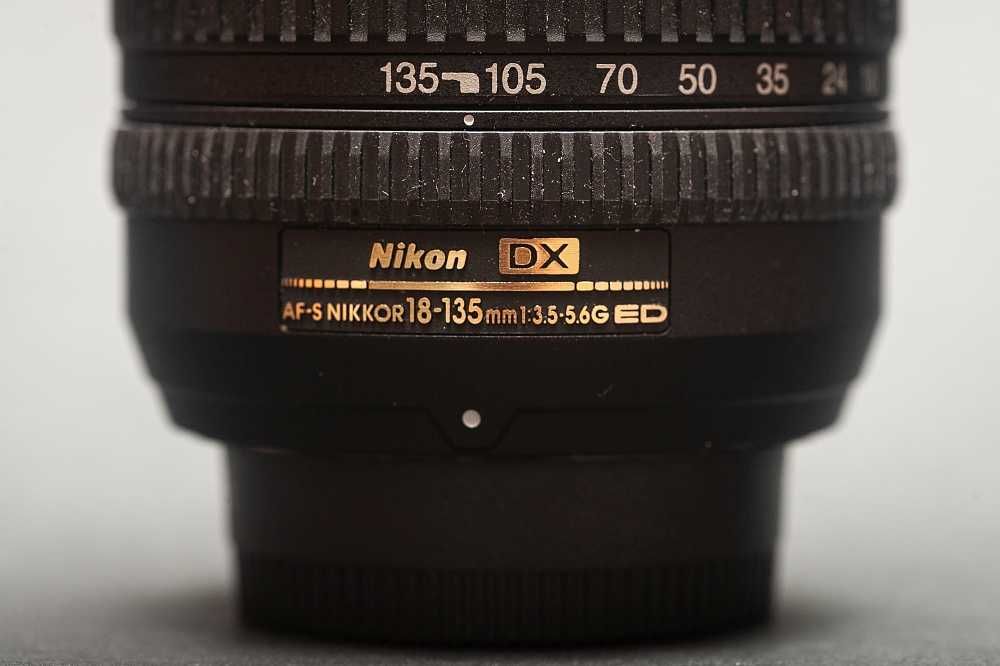 Vând obiectiv AF-S Nikkor 18-135mm, pt. aparate Nikon DX