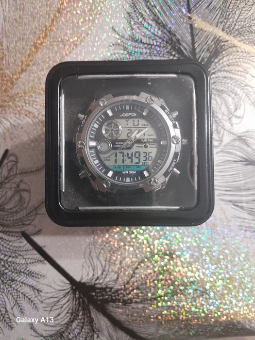 Продаются  часы .