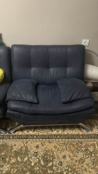 Продам мягкий уголок, диван и два кресла